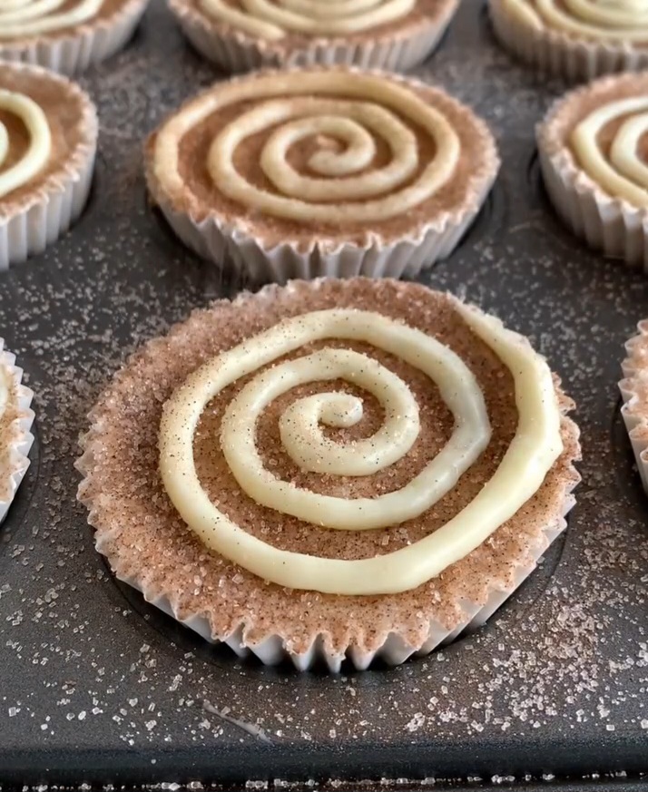 Mini Cinnamon Roll Cheesecakes