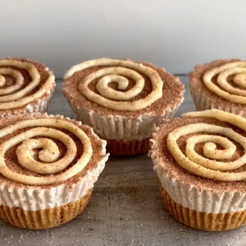 Mini Cinnamon Roll Cheesecakes