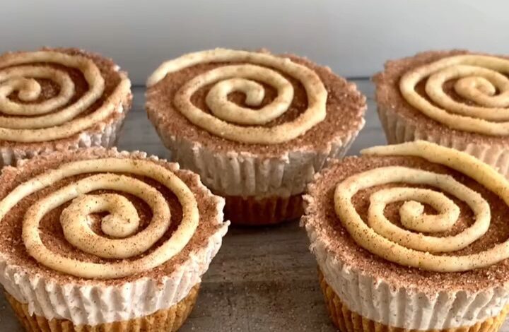 Mini Cinnamon Roll Cheesecakes