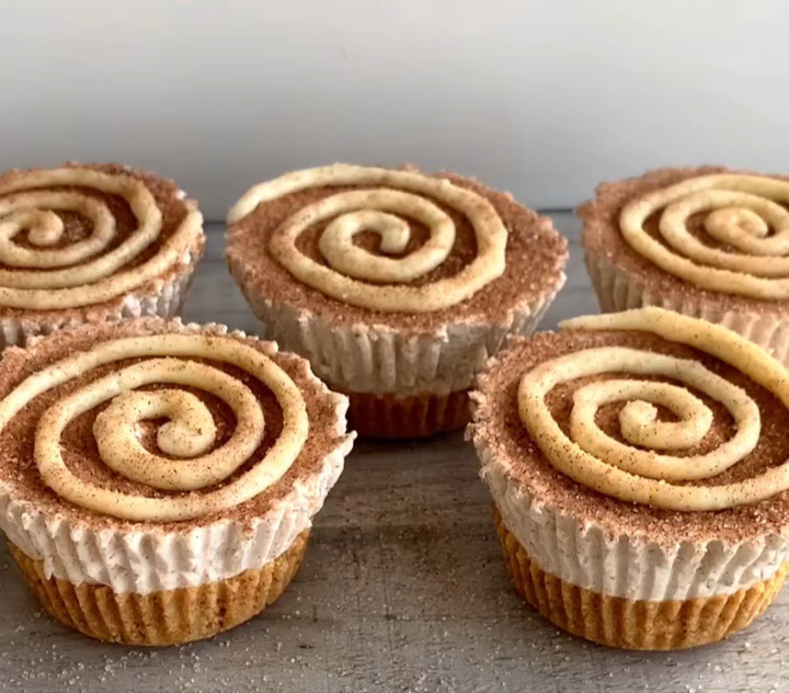 Mini Cinnamon Roll Cheesecakes