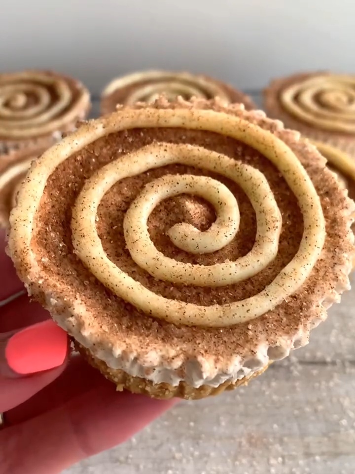 Mini Cinnamon Roll Cheesecakes