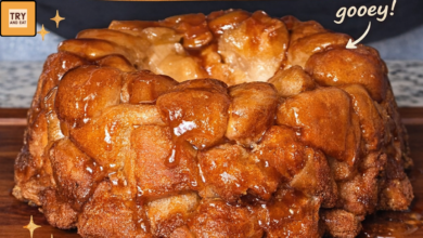 Easy Cookie Butter Monkey Bread (Christmas Pull-Apart)