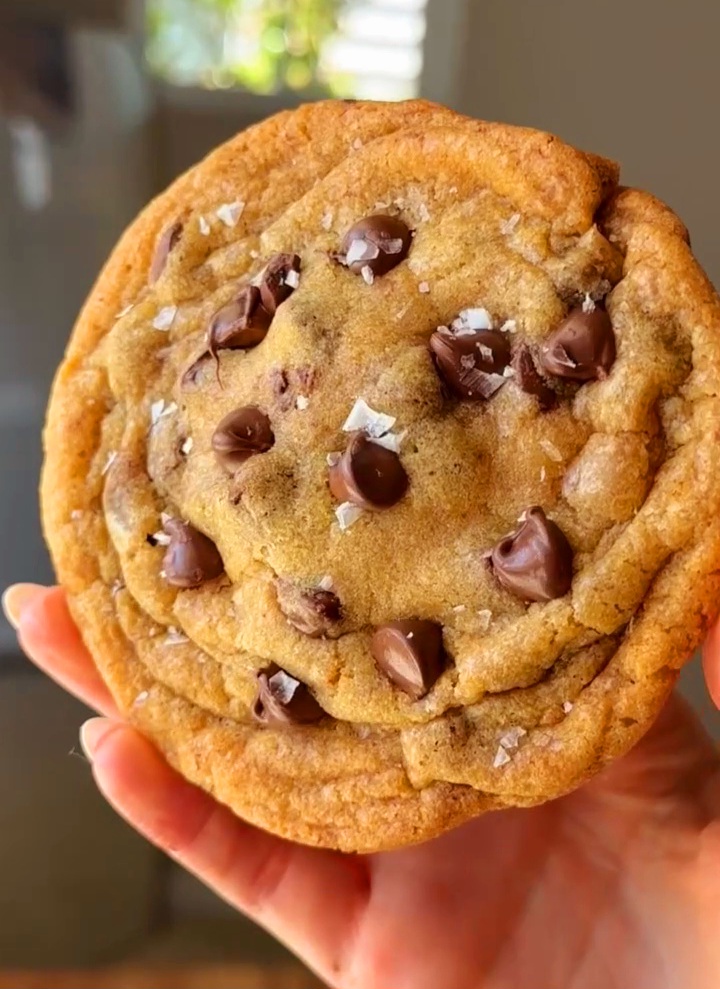 BROWN BUTTER DUBAI CHOCOLATE CHIP COOKIES