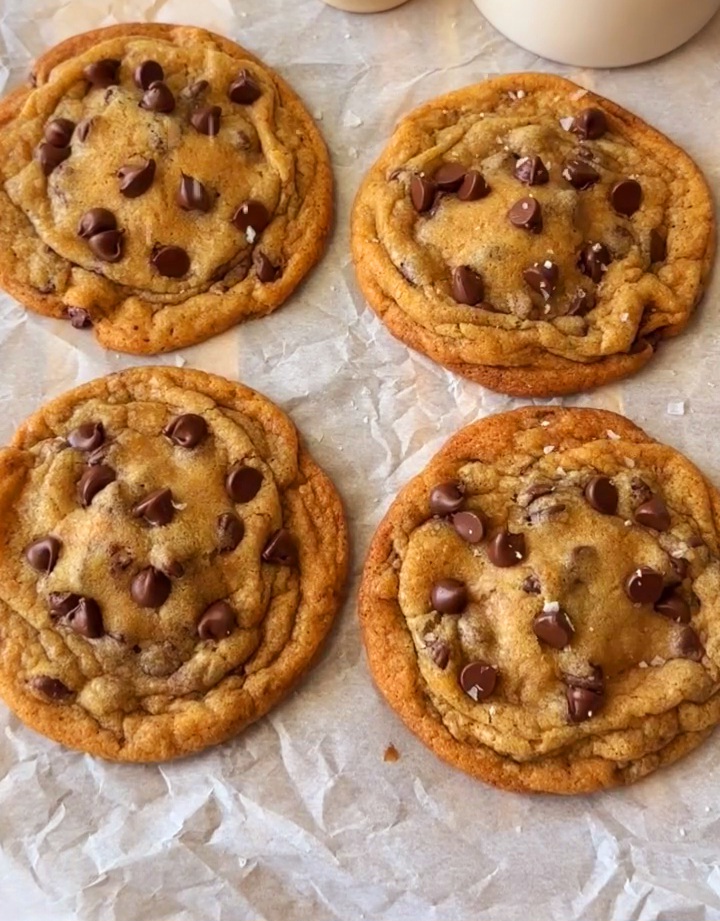 BROWN BUTTER DUBAI CHOCOLATE CHIP COOKIES
