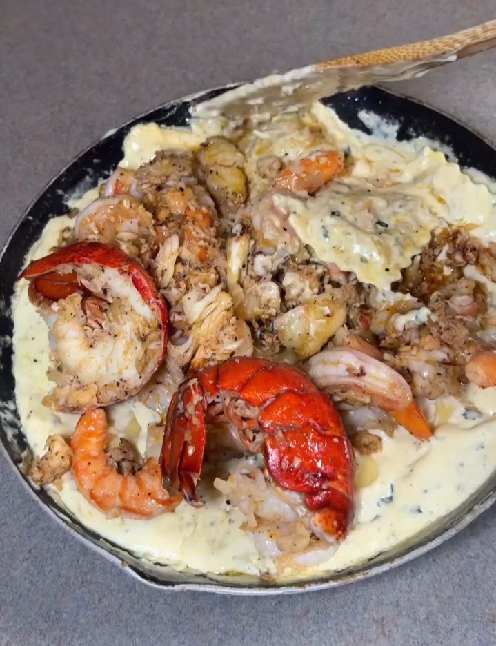 Creamy Baby Pasta Ravioli with Lobster and Shrimp
