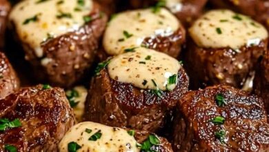  Garlic Butter Steak Bites with Creamy Parmesan Sauce