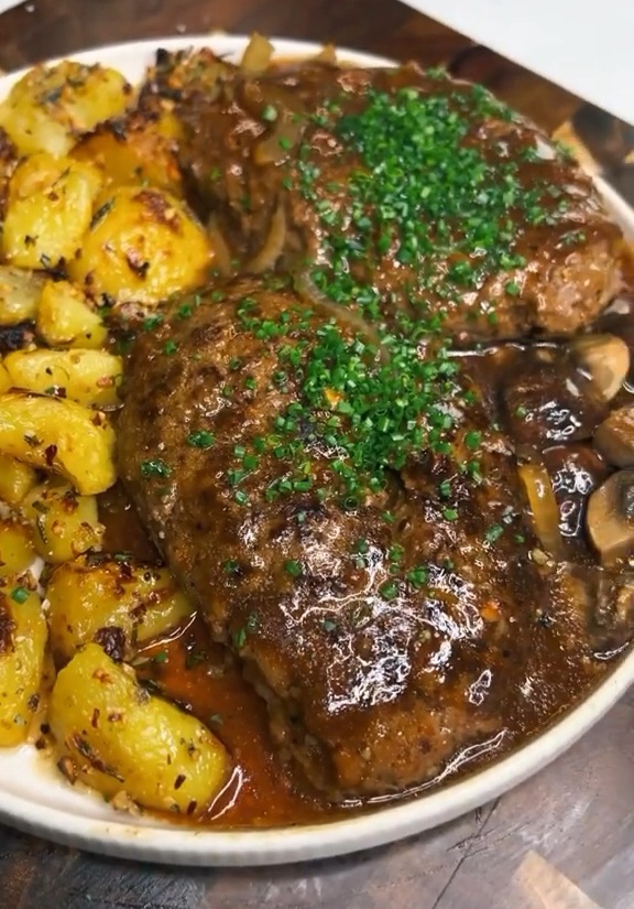 Salisbury Steak & Crispy Potatoes
