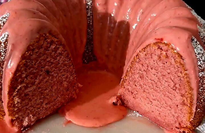Fresh Strawberry Pound Cake