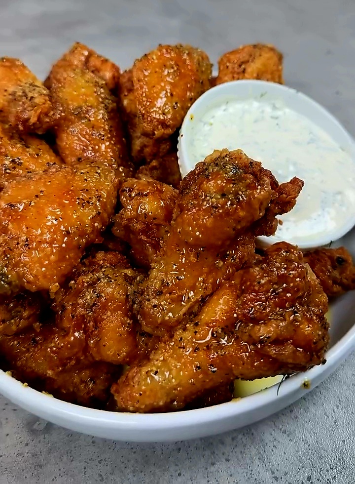 Crispy Lemon Pepper Chicken Wings