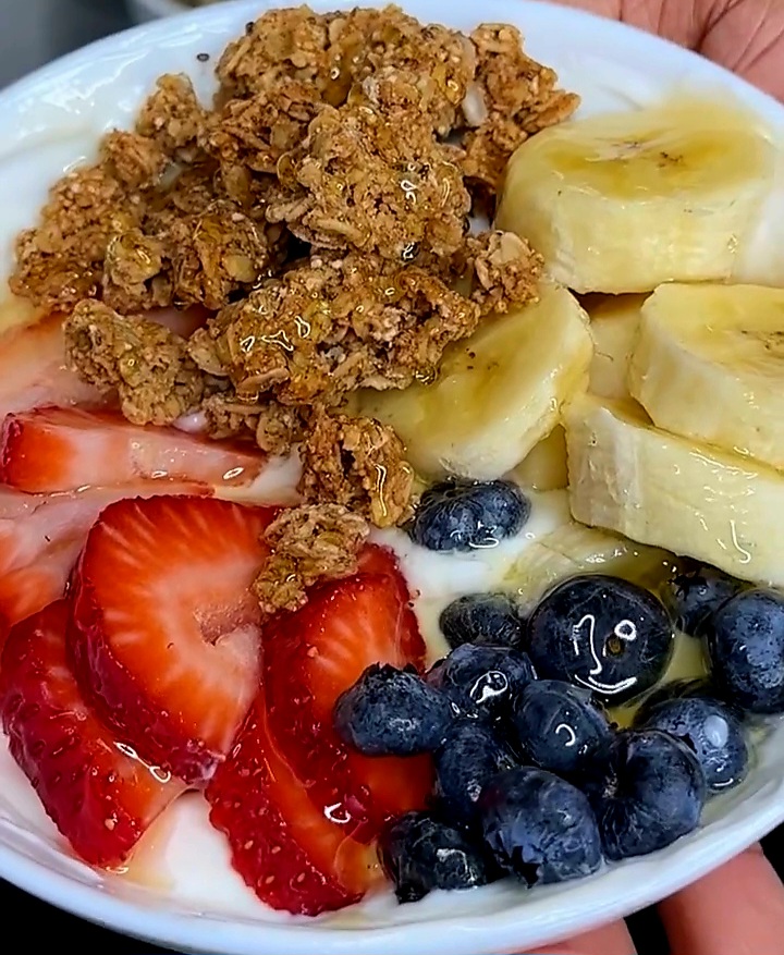 Easy Yogurt Bowl with Fresh Fruit and Granola