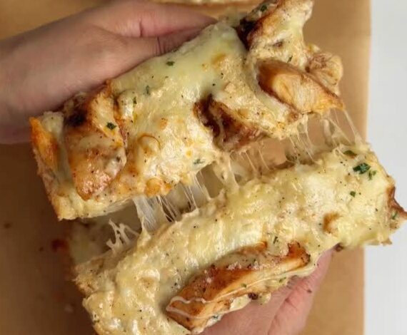 Chicken Alfredo Garlic Bread