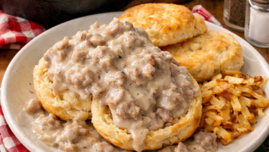 3-Ingredient Sausage Gravy Without Milk (Country-Style & Dairy-Free)